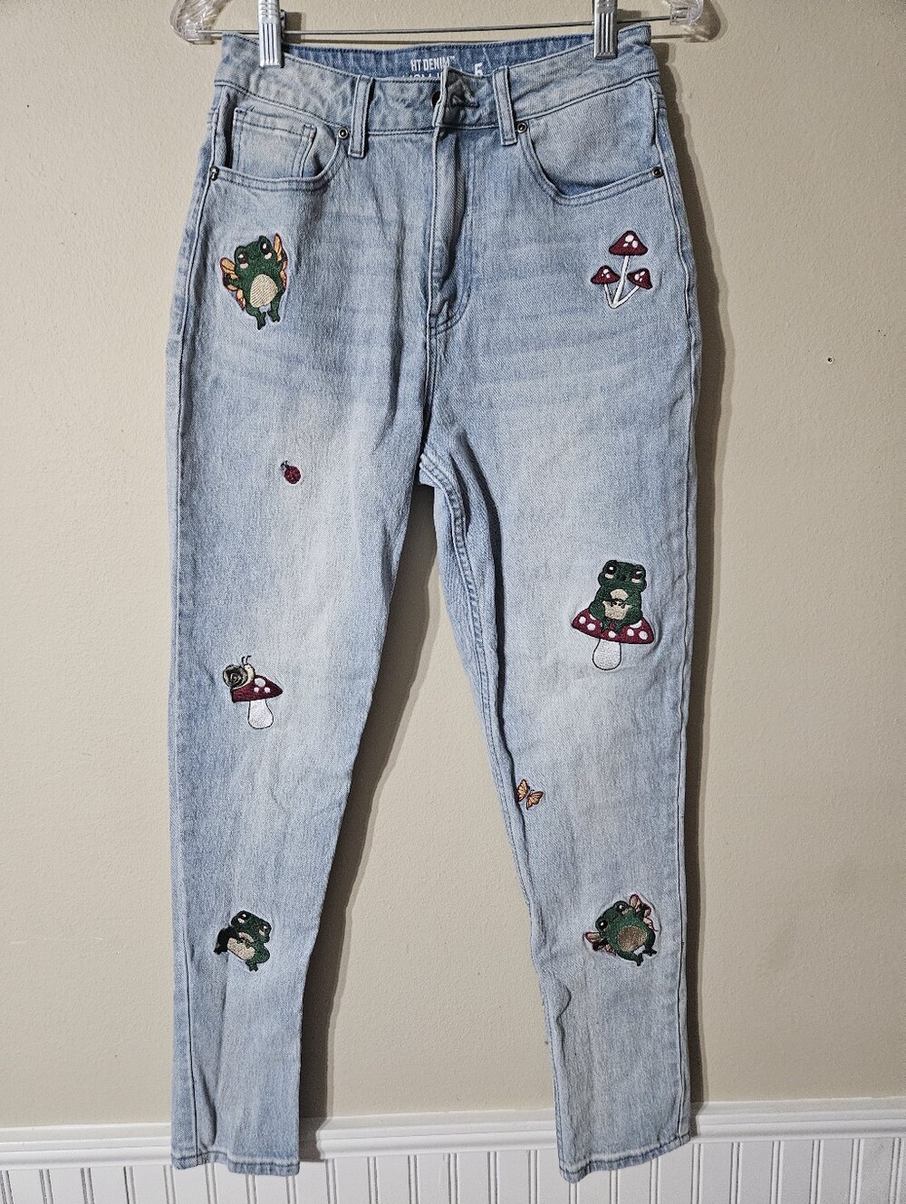 Hot Topic Mushroom Frog Mom Jeans Size 5